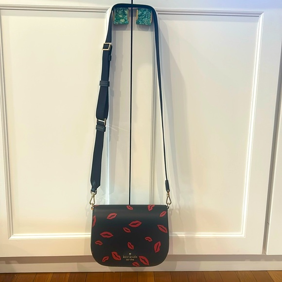 kate spade Handbags - Kate Spade LIPS novelty Crossbody LIKE NEW